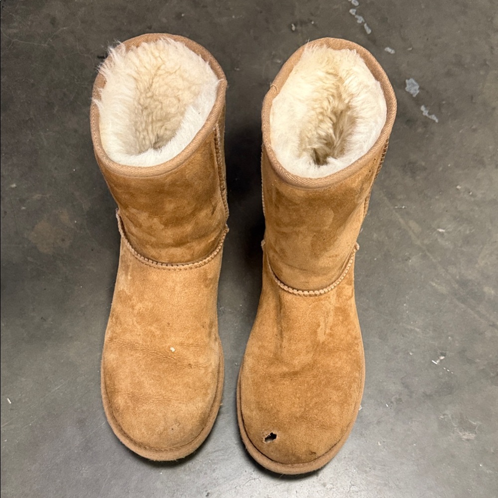 UGG‎ Classic Tan Boots with Shearling Lining 9